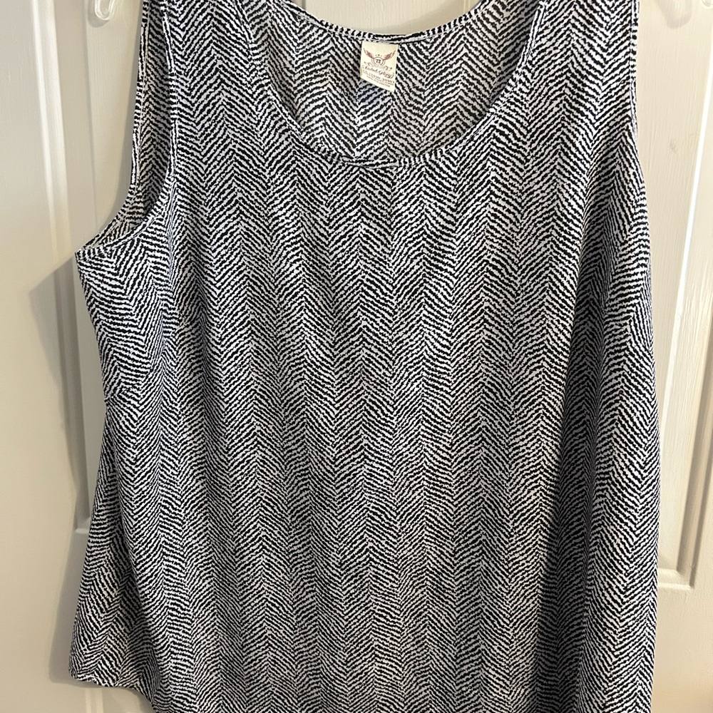 Faded Glory Black and White Patterned Women's Top